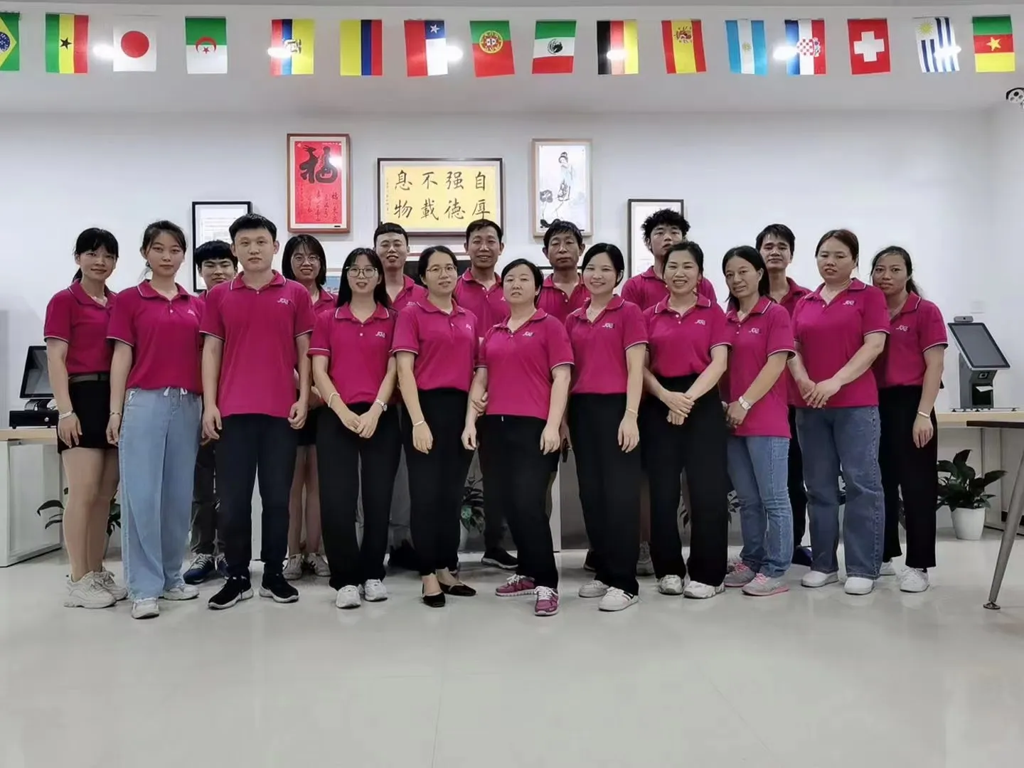 Shenzhen Sui Yi Touch Computer Co., Ltd. realiza uma partida de tênis de mesa para funcionários
