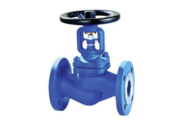 What are the commonly used materials for globe valve insulation?