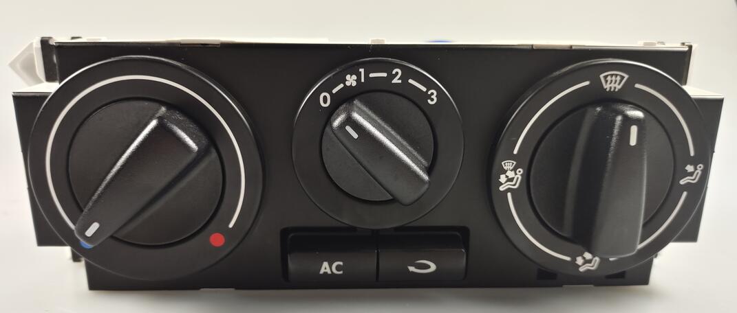 Painel de Controle do Ar Condicionado Volkswagen Caminhao 24 Volts OEM: 2T0819045B