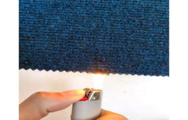 Welche Materialien werden im Allgemeinen für schwer entflammbare Wandbeläge verwendet?