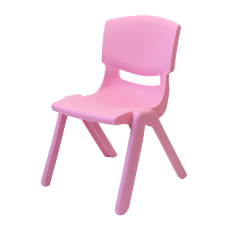 Stapelbarer Stuhl aus Kunststoff für den Haushalt