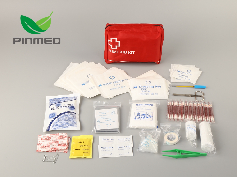List of fist aid kit of equipment for trauma treatment
