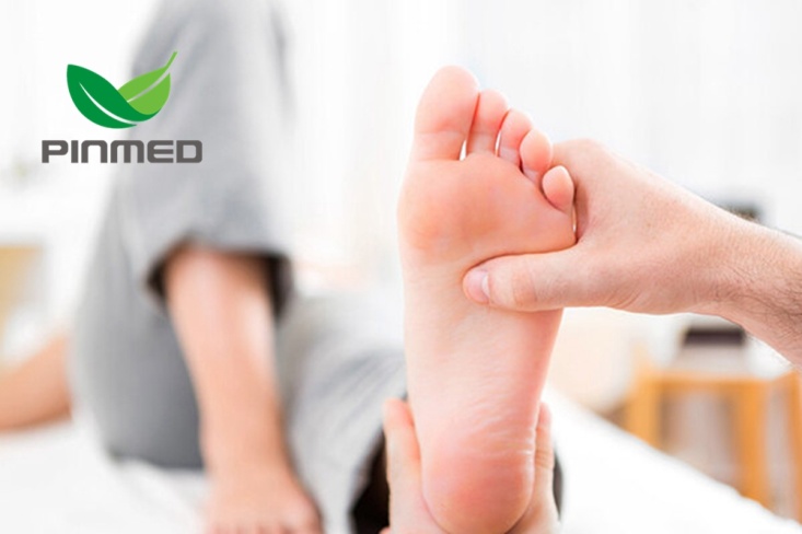 Quels facteurs peuvent contribuer à la maladie du pied?