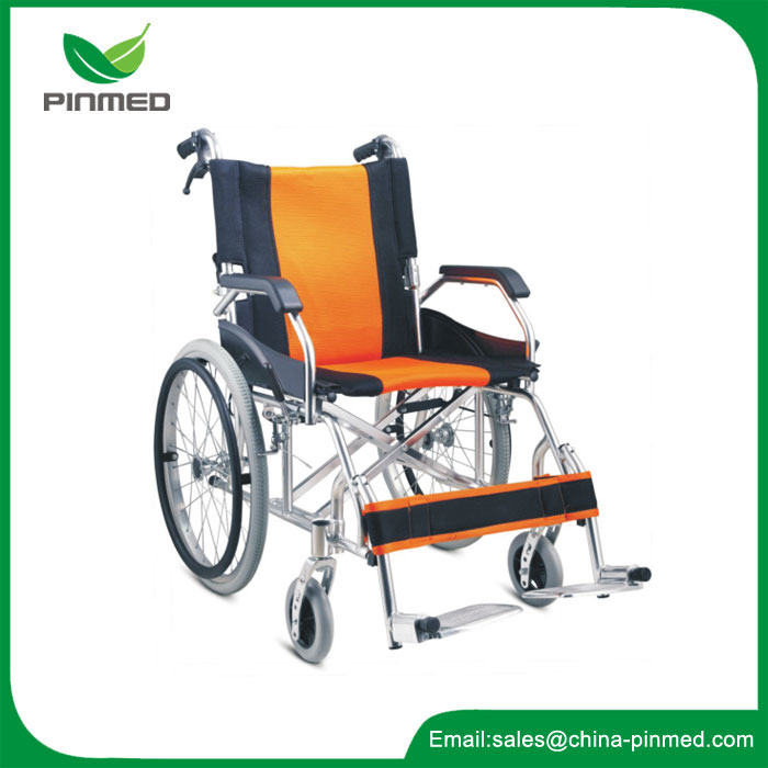 Lekki wózek inwalidzki ze stopu aluminium