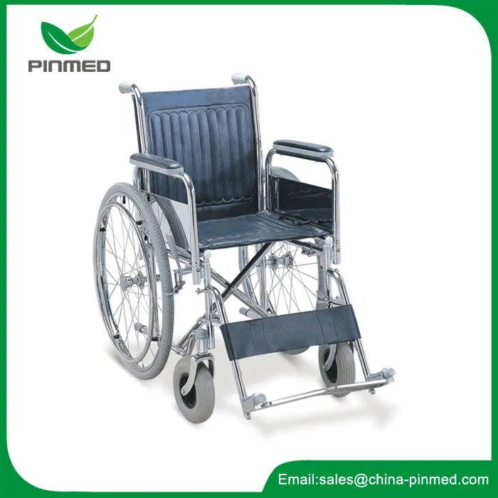 Sedia a rotelle con poggiapiedi e inclinazione dello schienale regolabili