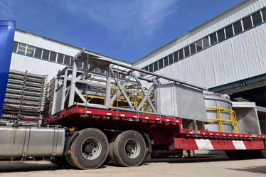 Транспорт и пакување на органско ѓубриво од добиток во затворен вертикален аеробен резервоар за ферментација