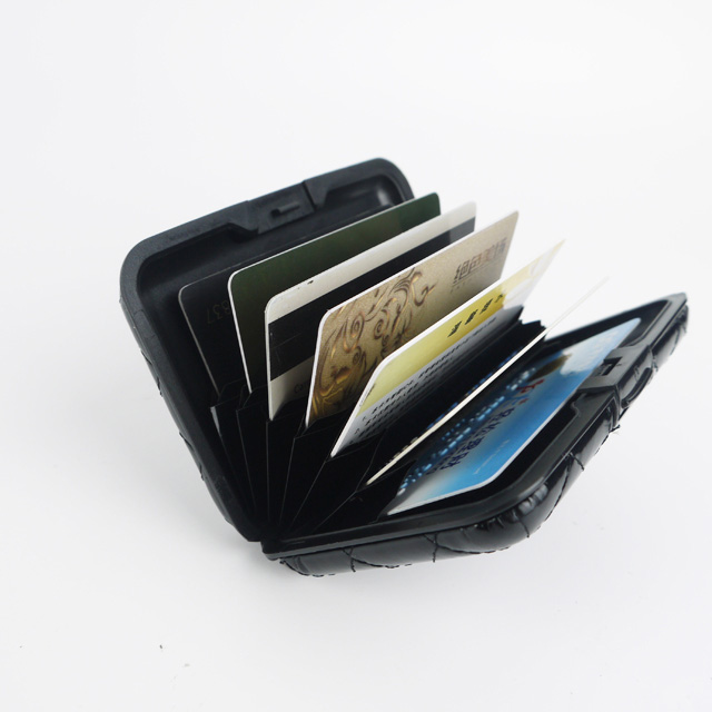 Ватиран кожен държач за кредитна карта с блокиране на RFID