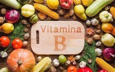 Qual è la relazione tra vitamina B9 e acido folico?