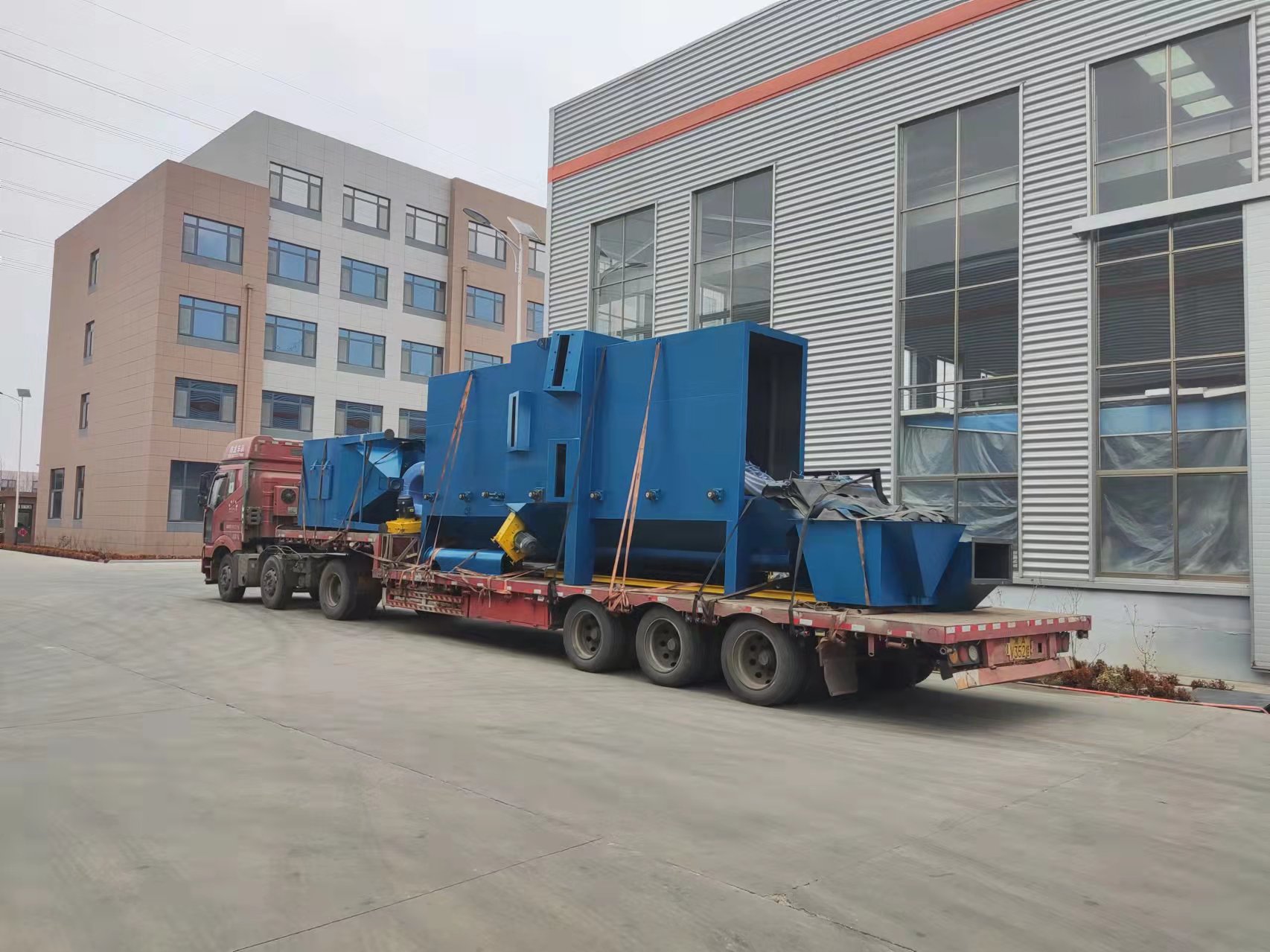 Q6910 roller shot blasting machine sent to Hebei