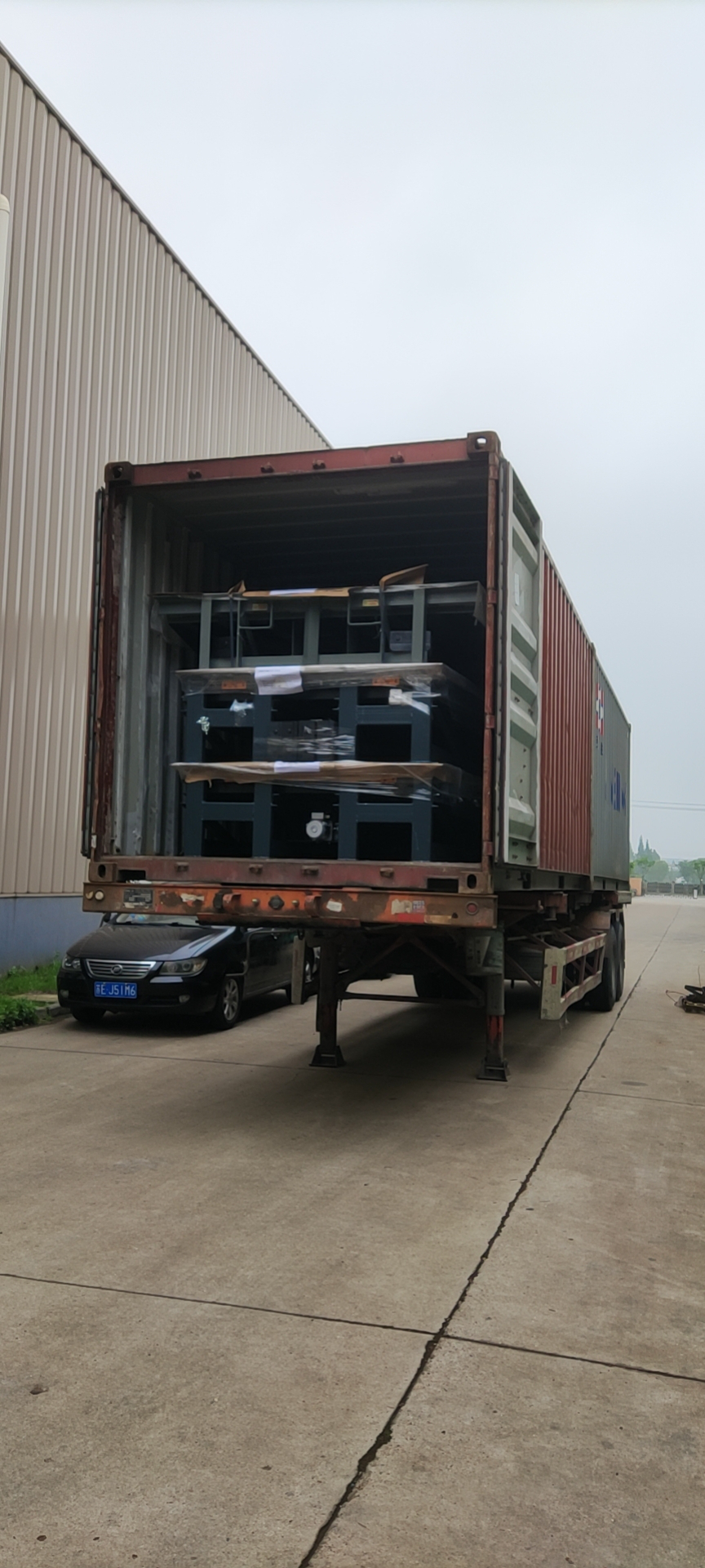Packing and shipping of hydraulic dock leveler for American customers
