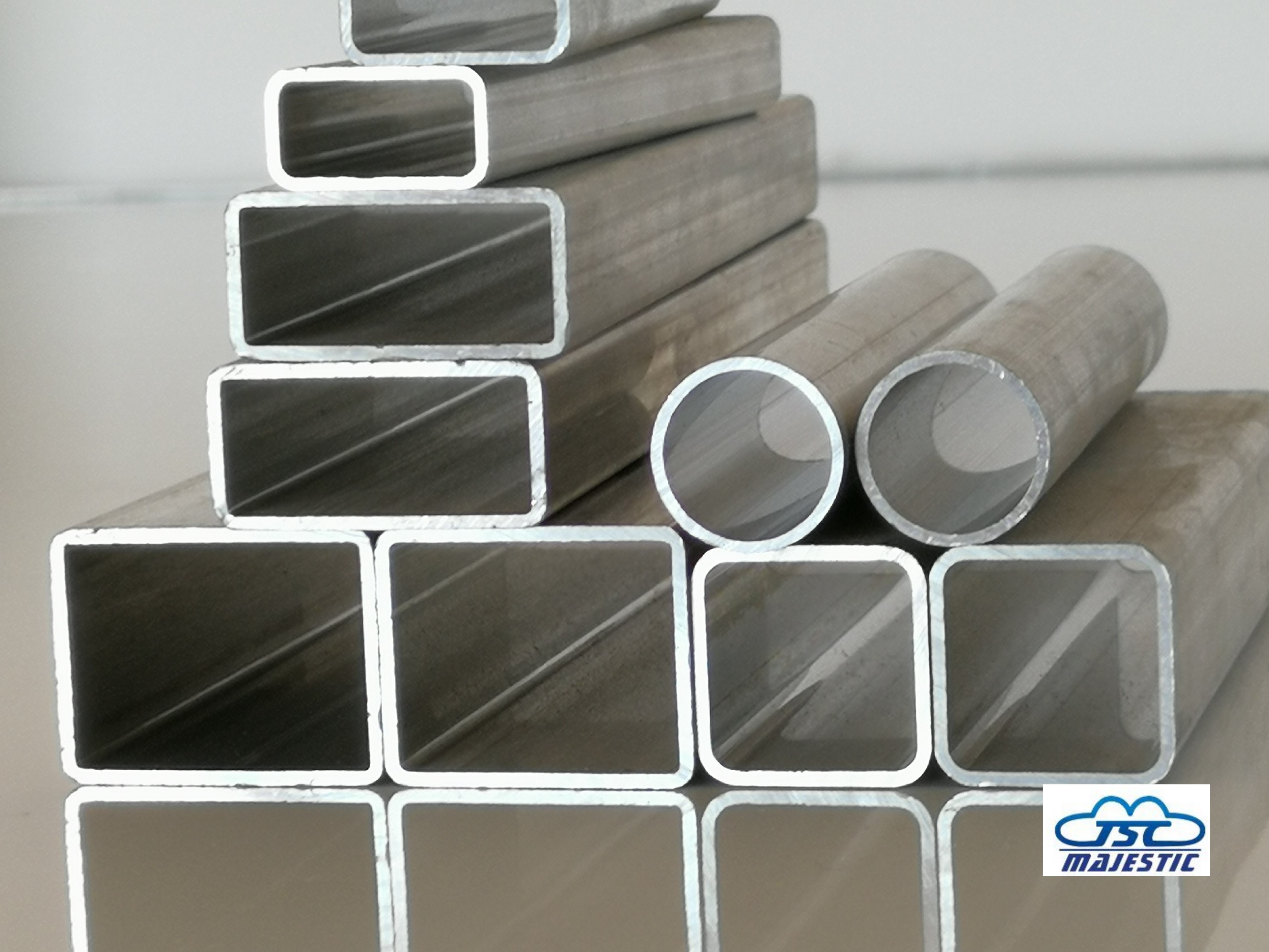 The difference between extruded aluminum tube and seamless steel tube
