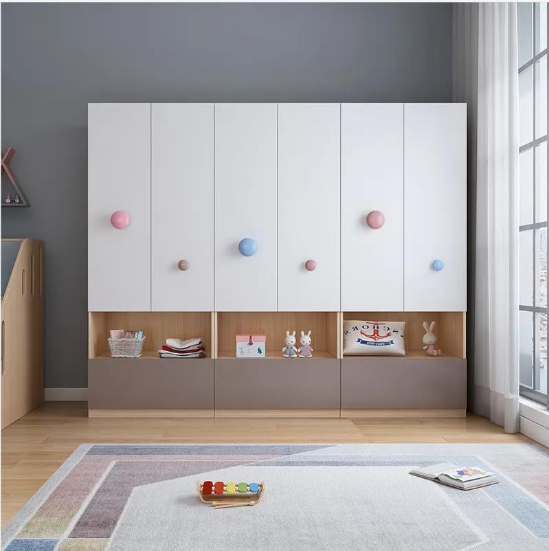 Научете ви да създавате висококачествен вграден гардероб в детската стая
