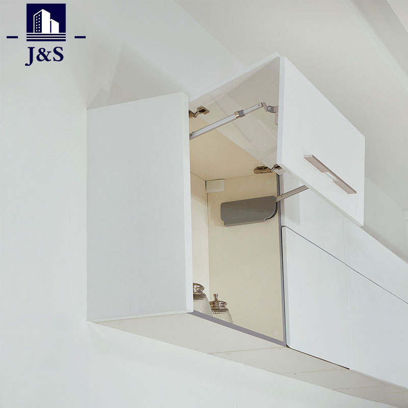 Virtuvės aparatūros viršuje lieka dvigubos pakėlimo sistemos sieninei spintelei