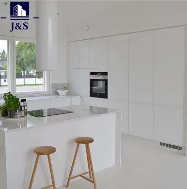 Modernong White Cabinet Kitchen