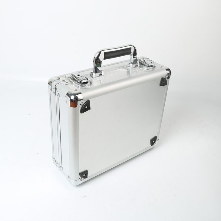 Caja de aluminio con color plateado - 0