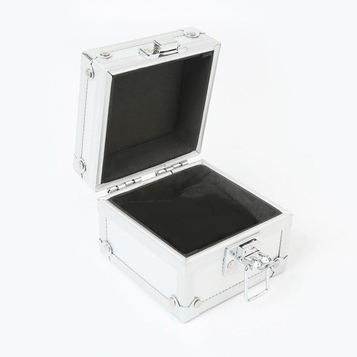 Caja de reloj pequeña de aluminio plateado - 1 