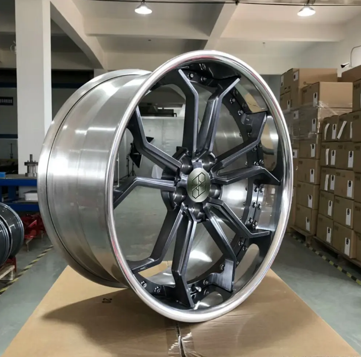 Car rims are made of steel and aluminum alloy. 
