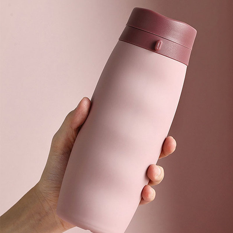 Силиконовая бутылка для воды на открытом воздухе