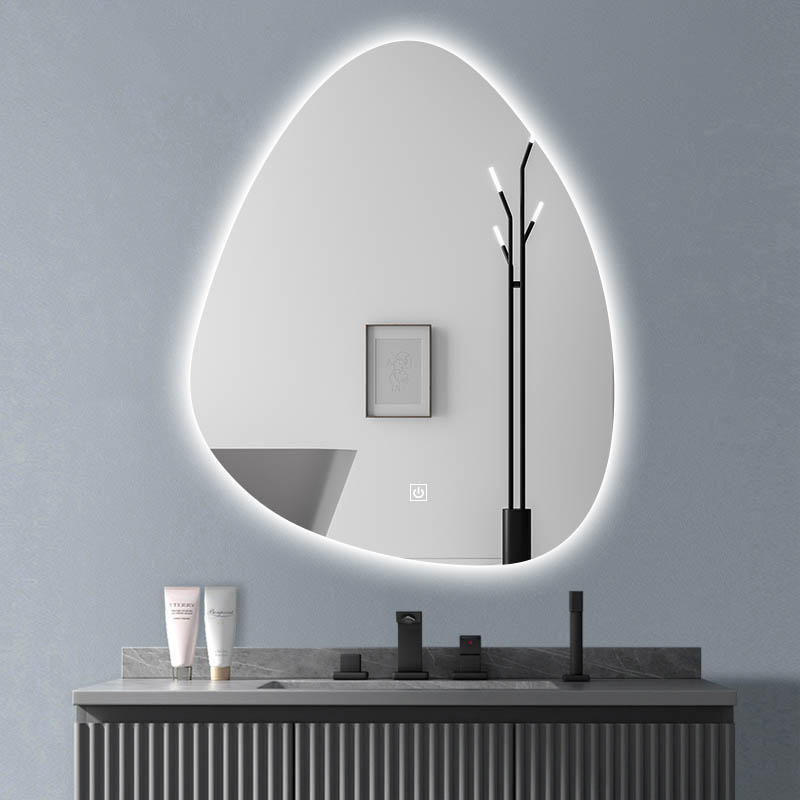 Nieregularne lustro łazienkowe LED z odmgławiaczem