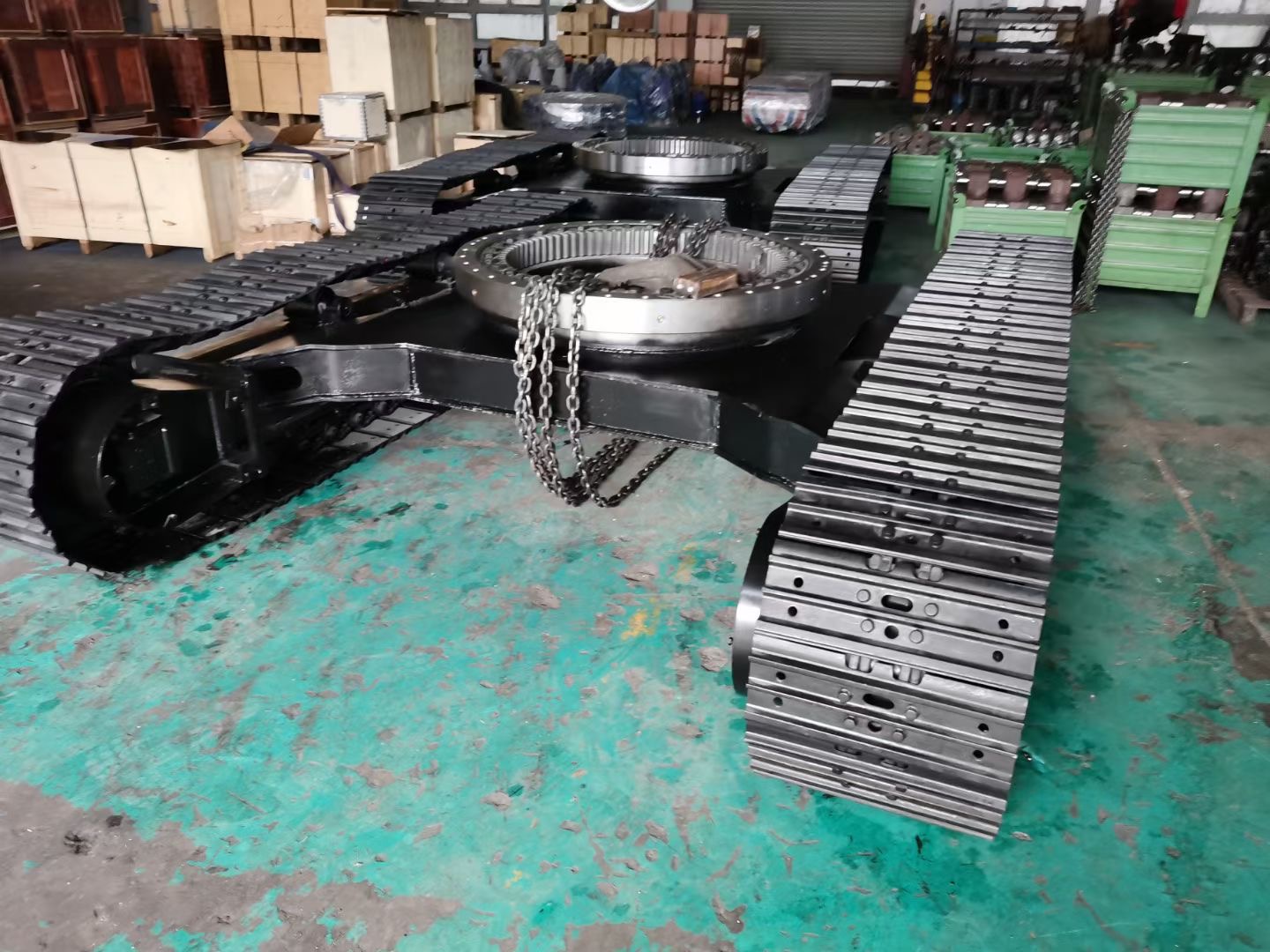 nový hotový 15tunový ocelový pásový podvozek pro vrtnou soupravu