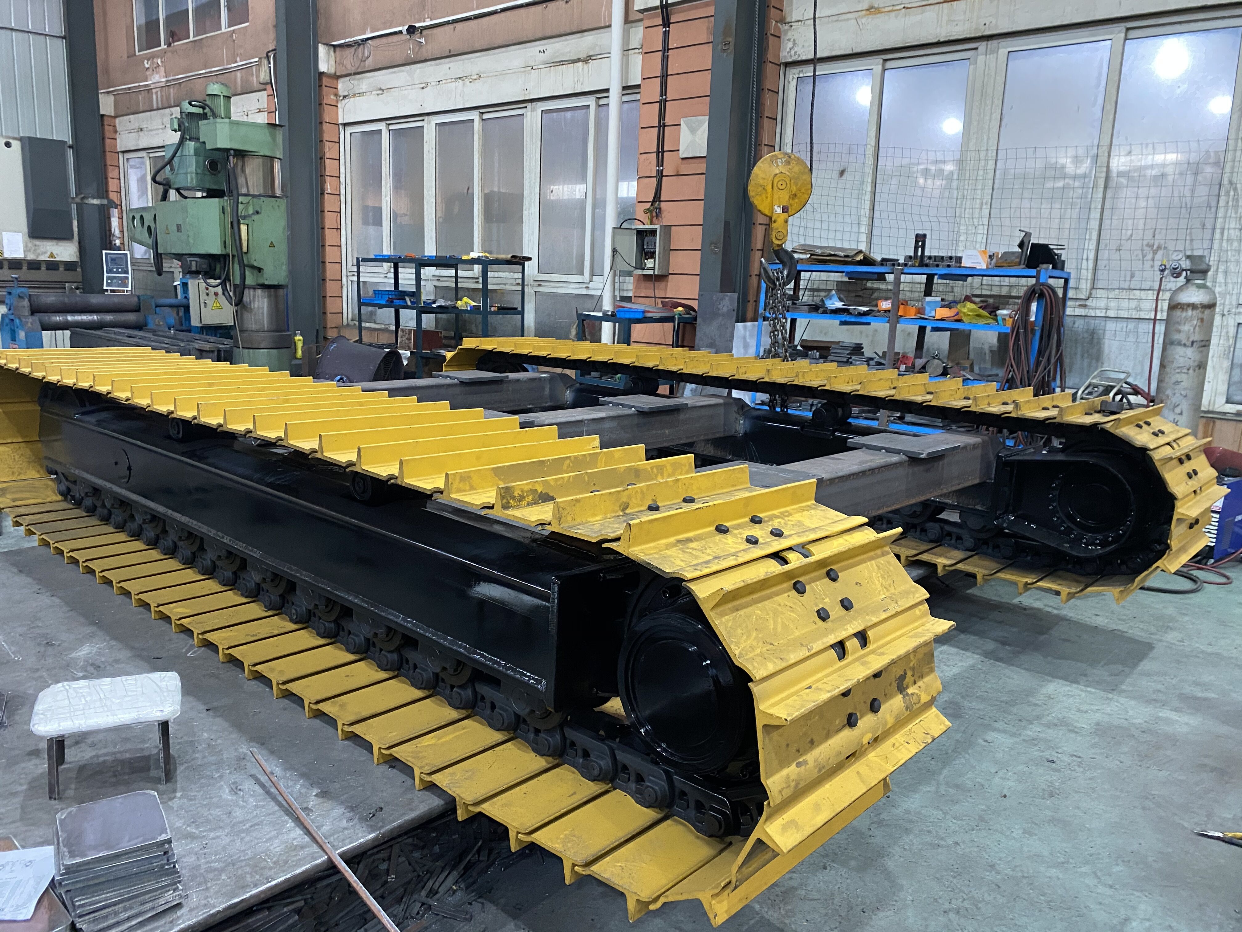 13 ton steel track undercarriage is ready to export