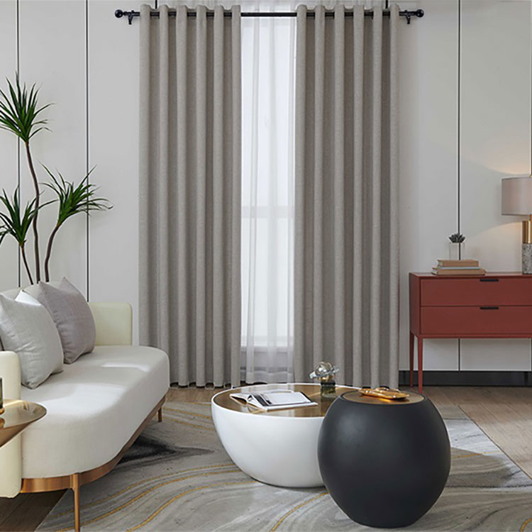 Bavlnené a polyesterové šenilové záclony do obývacej izby