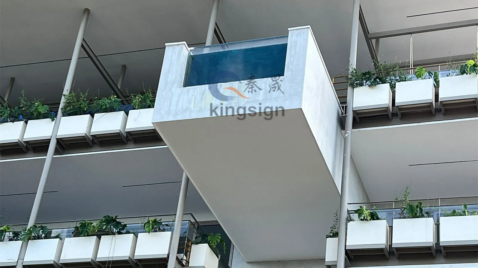 Feuille acrylique Kingsign pour projet de piscine d'hôtel