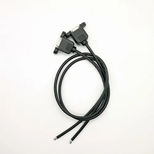 Cable USB hembra montado en panel