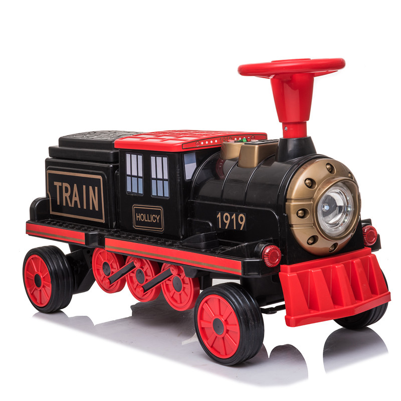 ビッグキッズはおもちゃの車の電車に乗る