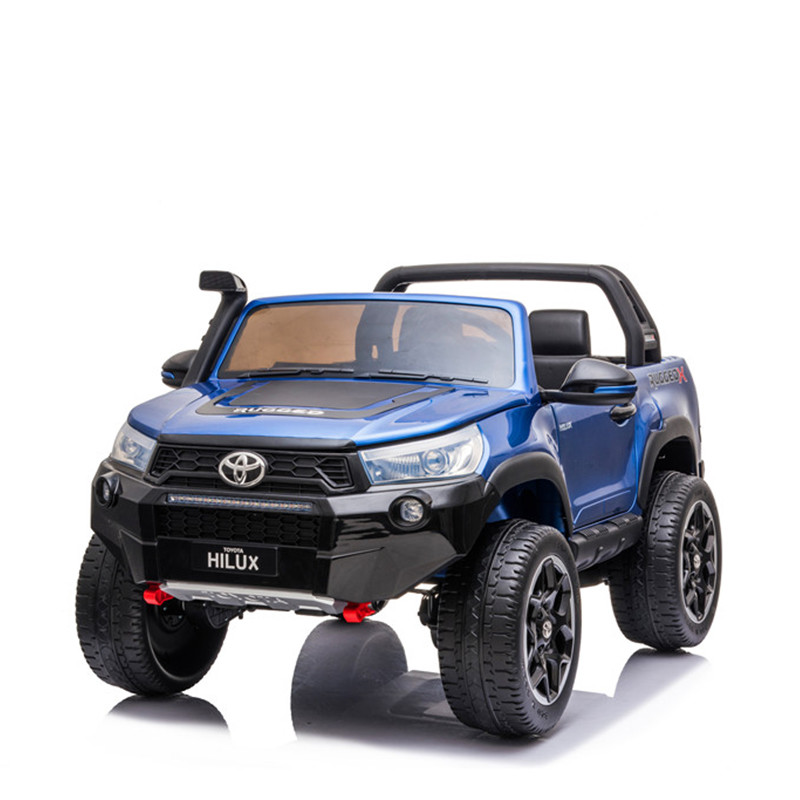 Crianças viajam em carros elétricos Toyota Hilux 2019 licenciados - 1