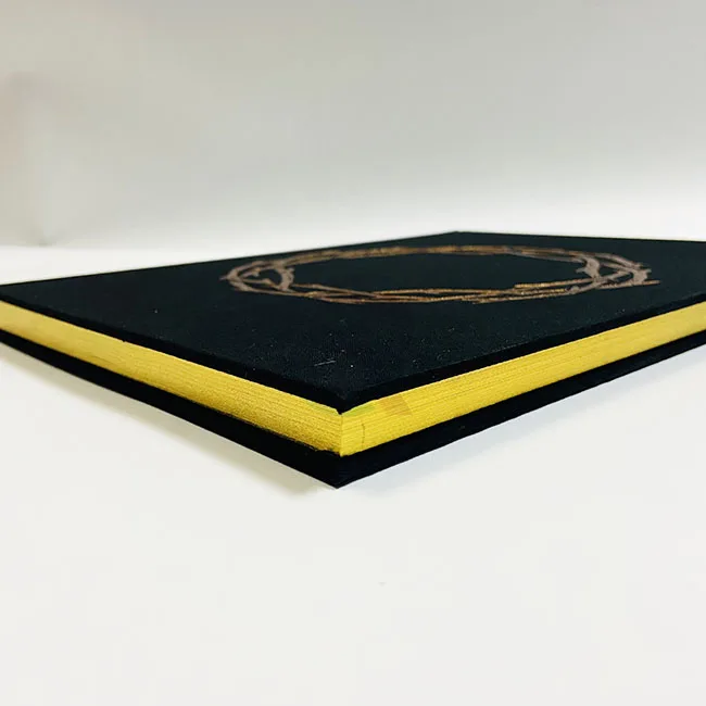 Libro con copertina rigida in tessuto stampato con bordi dorati
