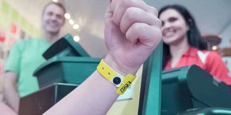 Việc sử dụng dây đeo cổ tay RFID tại các sự kiện sẽ mang lại lợi ích cho người tham dự, nhà tổ chức và nhà tài trợ