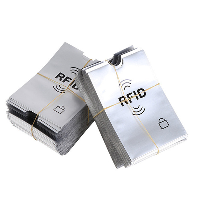 Cetak Kad ID Kredit RFID Plastik Lembut Pemegang Lengan Pelindung Selamat RFID Dengan Bukaan Menegak
