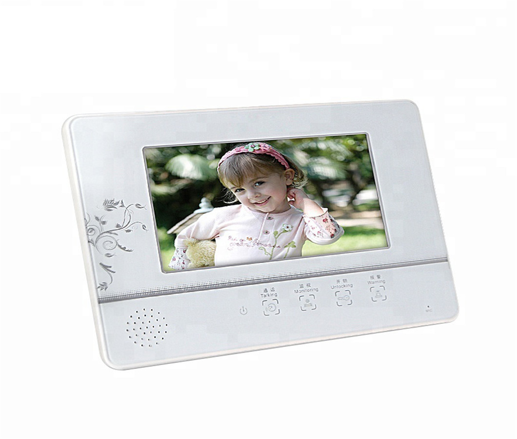 Touch Screen Video Door Phone တွင် CCD Camera ပါရှိပါသည်။