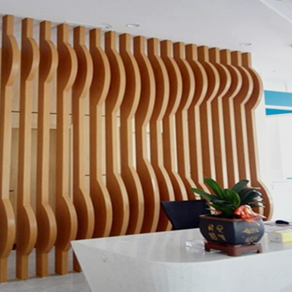 Алюминиевая квадратная труба с имитацией древесины