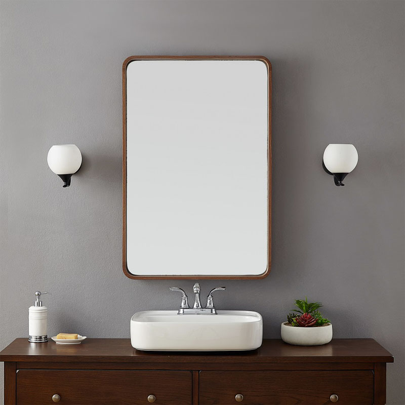 Kopalniško ogledalo z lesenim okvirjem: popoln dodatek vaši kopalnici