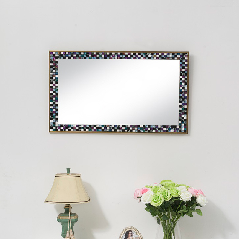 Specchio da bagno con decorazione a mosaico bianco blu