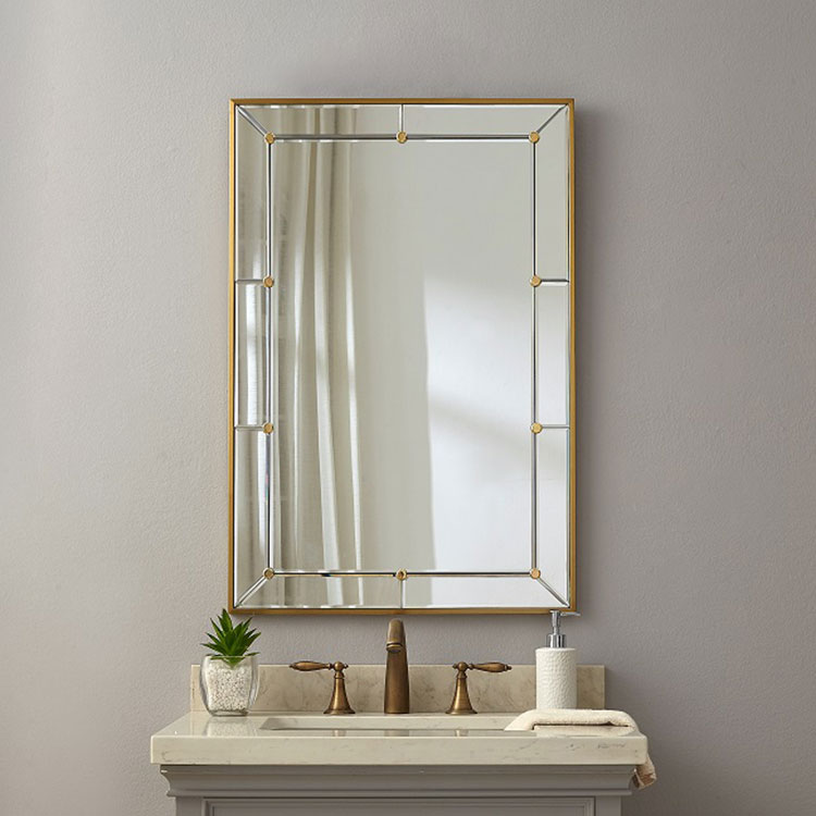 Specchio da parete Jigsaw con decoro in ottone spazzolato