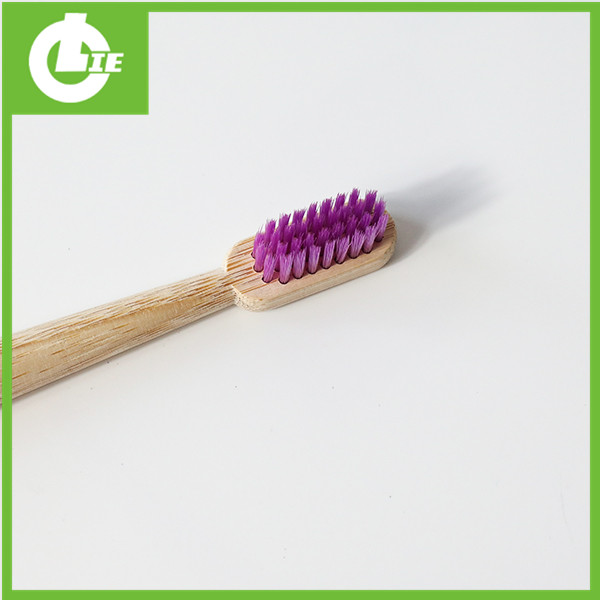 Bamboe tandenborstel met grote staart