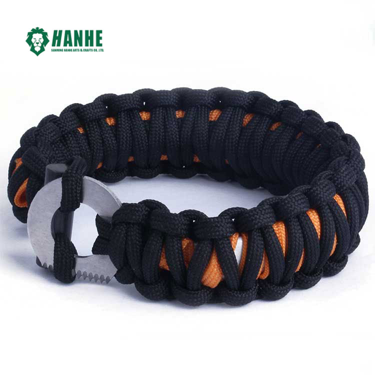 Outdoor Paracord Survival Armband