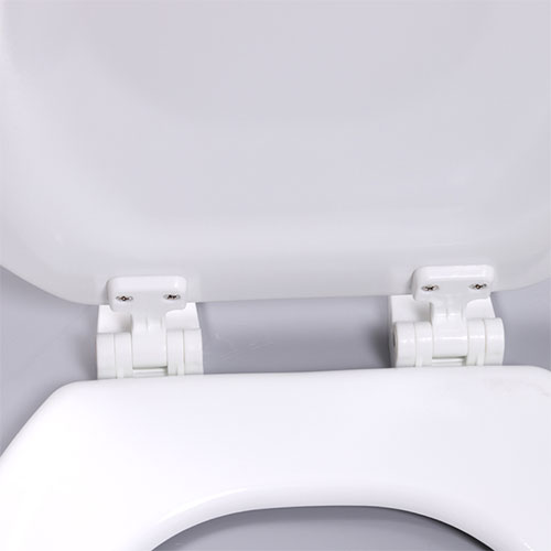 Klassisk langstrakt toalettsete i tre