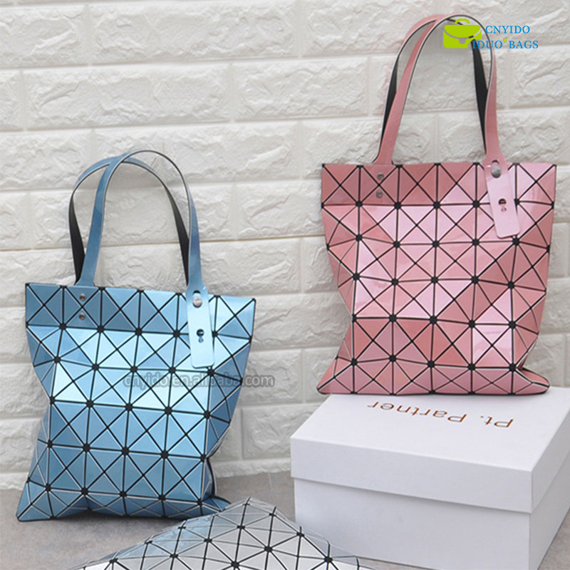 What are the advantages of PVC laser shopping bags