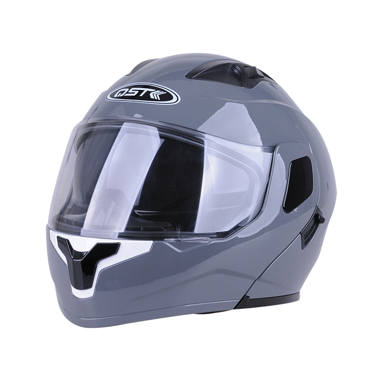Otevřená vyklápěcí helma na motocykl