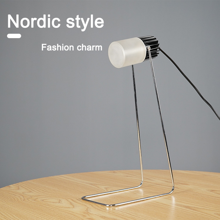 モダンなベッドサイドランプ: アートと機能性を融合した照明デザイン