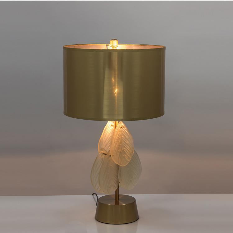 Arabesque aukso lapų stalo lempa