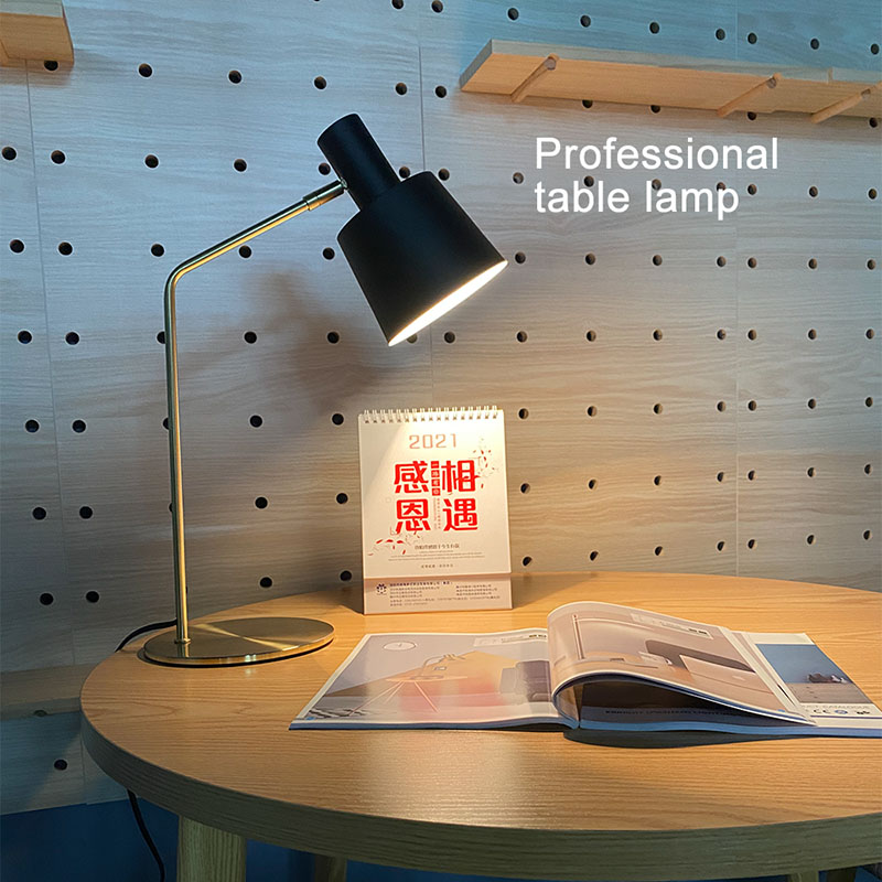 Kreativní stolní lampa na čtení na koleji