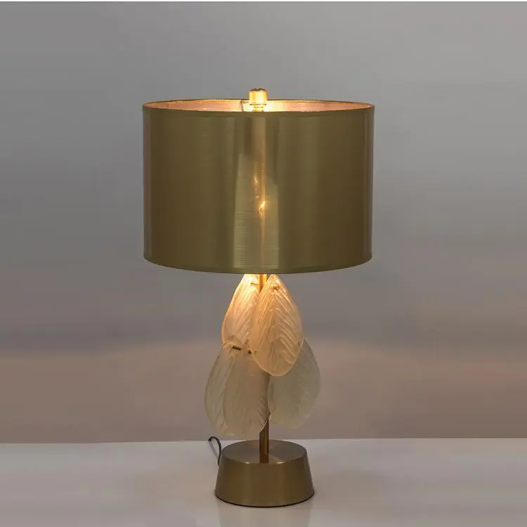 Настолни лампи със златни листа