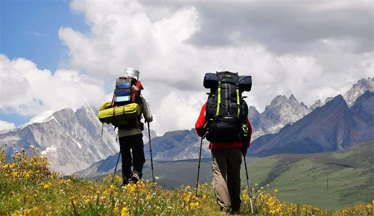 Was brauche ich zum Wandern im Freien?