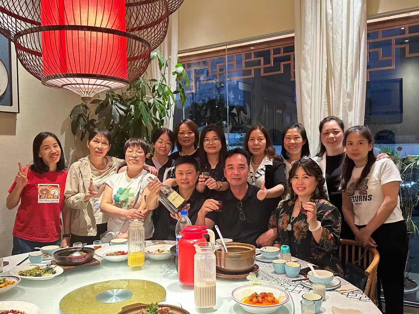 Li Boss Reunited with Friends for a Dinner Party