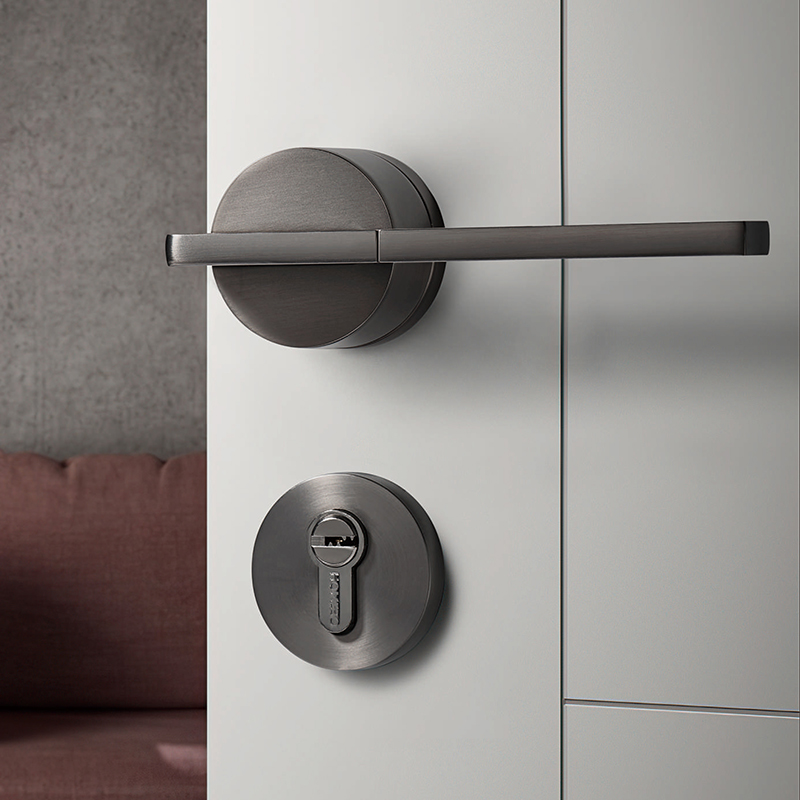 What aspects should we pay attention to when buying indoor wooden door locks?